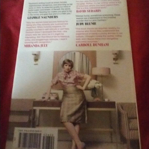 Lena Dunham, Not That Kind of Girl HB 2014 - Picture 2 of 2
